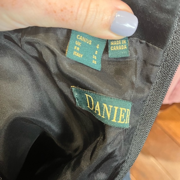 Vintage Black Suede Full Length Skirt by Danier, size 4 - Picture 4 of 10